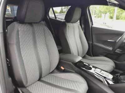 Peugeot 2008 Hybrid 145 Allure (2026) - Photo 6