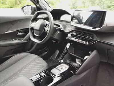 Peugeot 2008 Hybrid 145 Allure (2026) - Photo 7