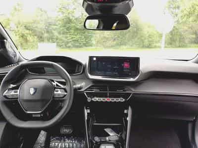 Peugeot 2008 Hybrid 145 Allure (2026) - Photo 8