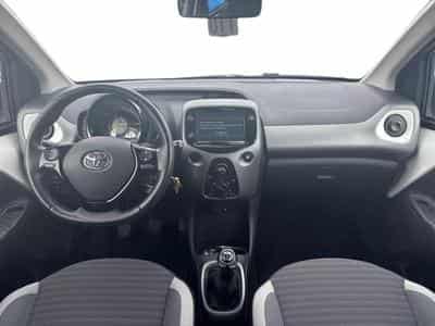 TOYOTA Aygo 1.0 VVT-i 72ch x-play 5p (2020) - Photo 2