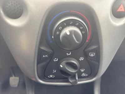 TOYOTA Aygo 1.0 VVT-i 72ch x-play 5p (2020) - Photo 9