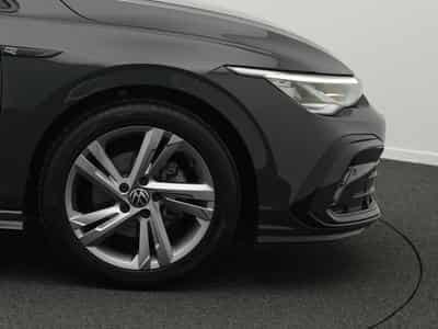 VW Golf VIII 1.5 eTSI R-Line (2024) - Photo 6