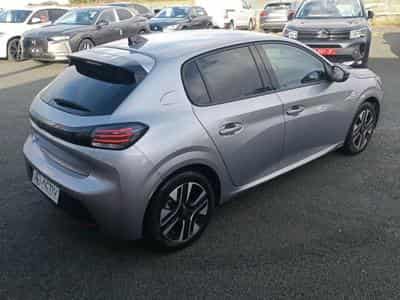 Peugeot 208 1.2 100 ALLURE (2025) - Photo 5