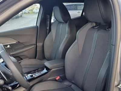 Peugeot 2008 1.2 HYBRID 145 GT E-DCS6 (2025) - Photo 13