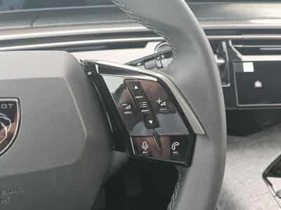 Peugeot 5008 HYBRID 145 ALLURE E-DCS6 (2025) - Photo 15