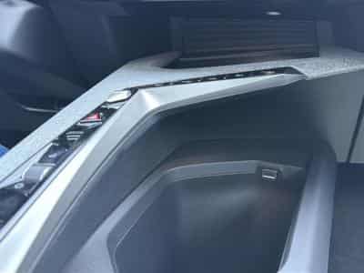 Peugeot 5008 HYBRID 145 ALLURE E-DCS6 (2025) - Photo 8