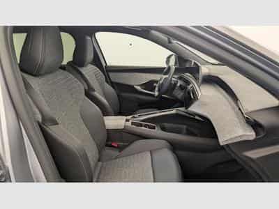 Peugeot 5008 Hybrid 136 e-DCS6 Allure (2025) - Photo 9