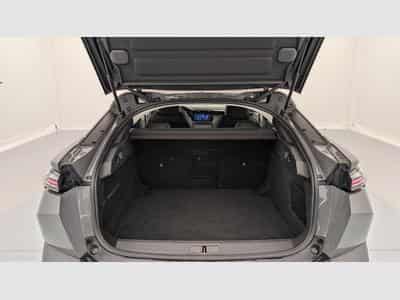 Peugeot 408 Hybrid 145 e-DCS6 Allure (2025) - Foto 11