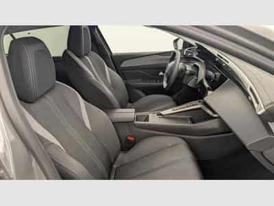 Peugeot 408 Hybrid 136 e-DCS6 Allure (2025) - Foto 9