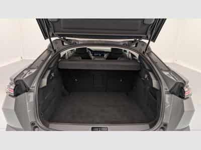 Peugeot 408 Hybrid 136 e-DCS6 Allure (2025) - Foto 11