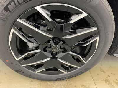Peugeot 3008 Hybrid 145 e-DCS6 GT (2025) - Photo 11