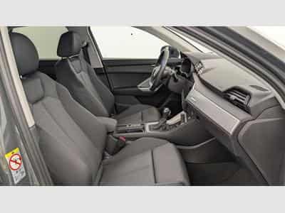 Audi Q3 35 TDI 150 ch S tronic 7 Design (2023) - Photo 9