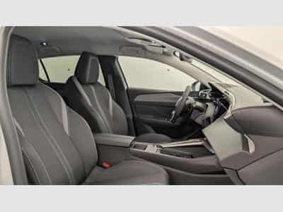 Peugeot 308 Hybrid 145 e-DCS6 Allure (2025) - Photo 9