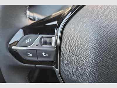 Peugeot 2008 Hybrid 145 e-DCS6 Allure (2026) - Photo 15
