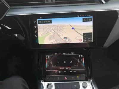 Audi e-tron quattro 50 (2022) - Photo 7