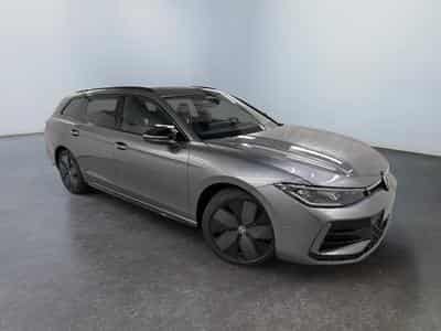 VW Passat R-Line (2025) - Photo 1