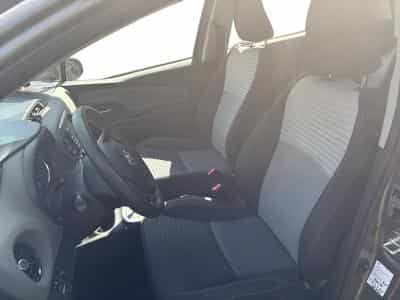 Toyota Yaris 1.5i VVT-i E-CVT Style (2021) - Foto 8