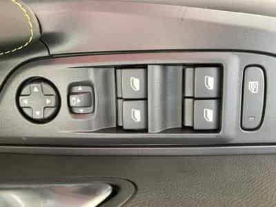 Peugeot 2008 1.2 Hybrid 145 E-DSC6 GT (2025) - Photo 11