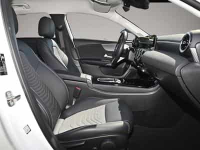 Mercedes 250 (2025) - Photo 2