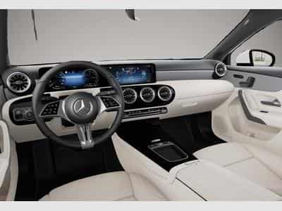 Mercedes 250 (2025) - Foto 2