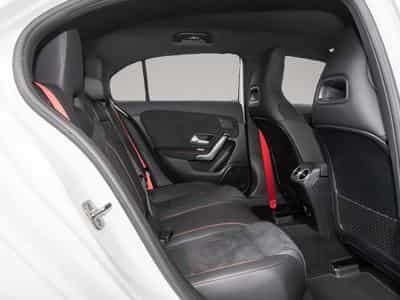 Mercedes C 63 AMG (2025) - Photo 4