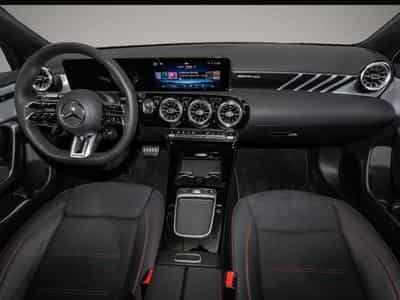 Mercedes C 63 AMG (2025) - Photo 5