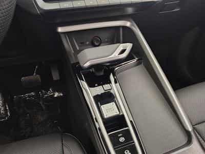 MG ZS 1.5 Hybrid+ Luxury NAVI / CAMERA / CARPLAY / ALU (2026) - Photo 12
