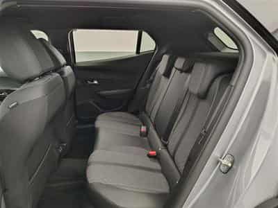 Peugeot 2008 1.2 Hybrid 145cv E-DSC6 Allure NAVI / FULL LED /CUIR PARTIEL (2026) - Foto 13