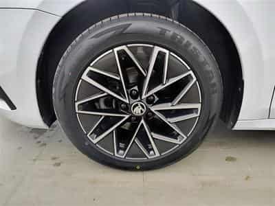 Skoda Octavia 1.5 e-TSi 150cv DSG Selection CARPLAY / FULL LED / CAMERA (2025) - Foto 6