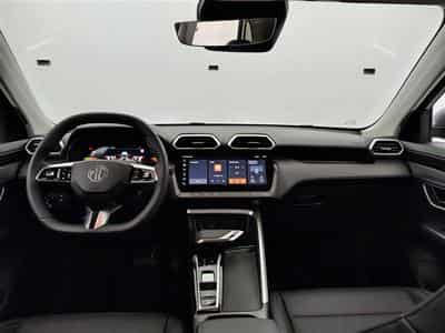 MG ZS 1.5 Hybrid+ Luxury NAVI / CAMERA / CARPLAY / ALU (2026) - Photo 8