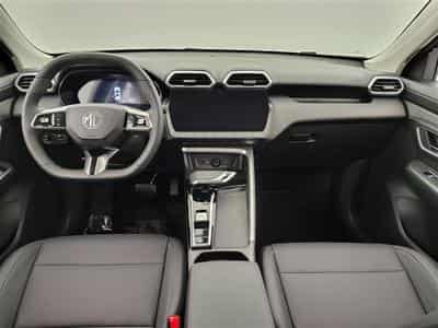 MG ZS 1.5 Hybrid+ Luxury NAVI / CAMERA / CARPLAY / ALU (2026) - Foto 8