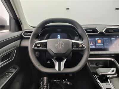 MG ZS 1.5 Hybrid+ Luxury NAVI / CAMERA / CARPLAY / ALU (2026) - Foto 9