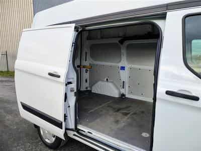 Ford Transit 2.0 TDCi L1H2 CLIM / TEL (2019) - Foto 13