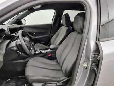 Peugeot 2008 1.2 PureTech Allure CARPLAY / FULL LED / PDC (2025) - Photo 7