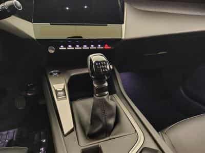 Peugeot 308 1.2 PureTech Allure NAVI / S-CUIR / FULL LED (2024) - Photo 12