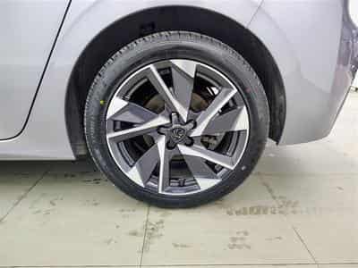 Peugeot 308 1.2 PureTech Allure NAVI / S-CUIR / FULL LED (2024) - Photo 6