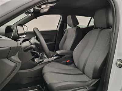 Peugeot 2008 1.2 PureTech Allure NAVI / FULL LED / CARPLAY / S-CUIR (2024) - Photo 6