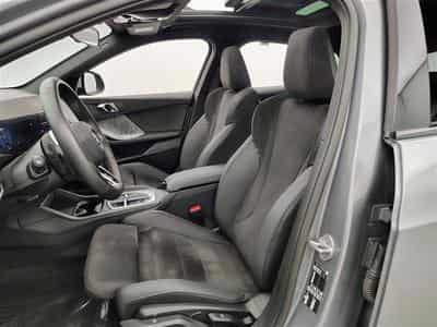 BMW 120 120iA Pack M NAVI / FULL LED / PANO / CAMERA / JA 18" (2025) - Photo 7