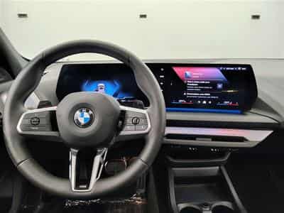 BMW 120 120iA Pack M NAVI / FULL LED / PANO / CAMERA / JA 18" (2025) - Photo 9