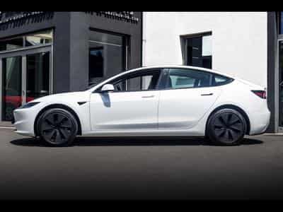 Tesla Model 3 HIGHLAND RWD - AUTOPILOT (2024) - Photo 2