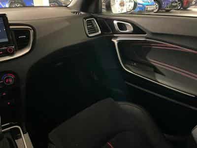Kia ProCeed GT 1.6 T-GDI 204 DCT ISG (2023) - Photo 9