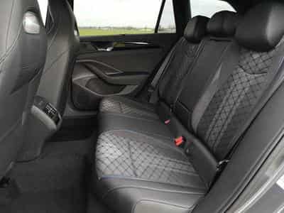 VW Passat 2.0 TDI 193 DSG 4 Motion R-Line (2026) - Foto 8