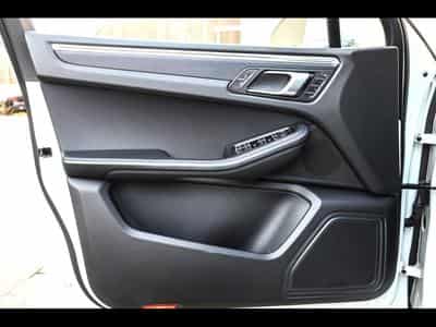 Porsche Macan III GTS PDK – CARRARA WHITE METALLIC (2024) - Photo 9