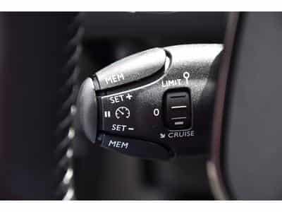 Peugeot 2008 1.2 Hybrid 145 e-DCS6 Style REGUL LANE PDC 1° MAIN (2025) - Foto 14