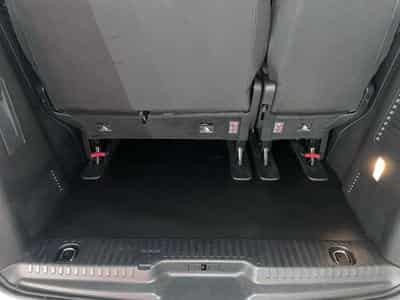 Peugeot Traveller 2.0 BlueHDi 130kW EAT8 (2025) - Photo 12