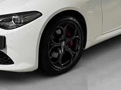 Alfa-Romeo Giulia 2.0 TB 280 Q4 Veloce AUTO (2021) - Photo 5