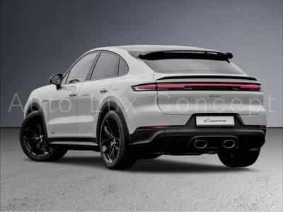 Porsche Cayenne Turbo E-Hybrid Coupé avec Pack GT (2026) - Photo 3