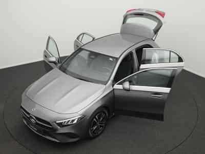 Mercedes A 180 Kompaktlimousine LED+Kamera+Apple+MBUX (2025) - Photo 12