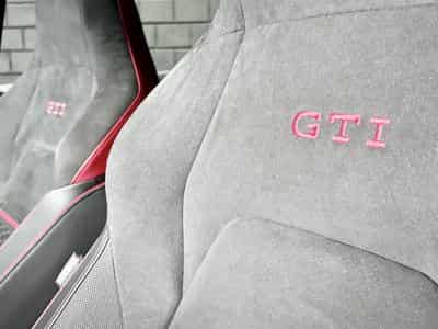VW Golf GTI Clubsport 2.0 TSI 300 CV DSG7 *DCC* AKRA* MATRIX *PANO* (2023) - Photo 9