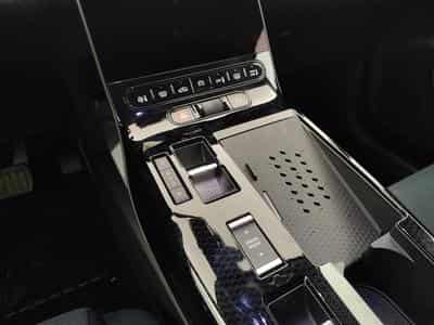 Citroen C5 Aircross 1.2 Hybrid 145cv E-DCS6 Plus NAVI / FULL LED / CAMERA / JA19 (2026) - Photo 12